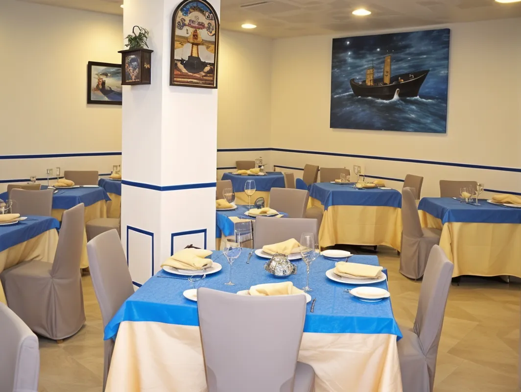 Mantelería de damasco con funda de silla